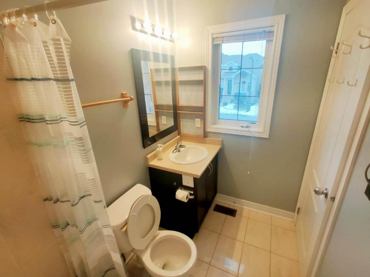 Affordable Room With Free Parking In Newmarket On Exterior foto
