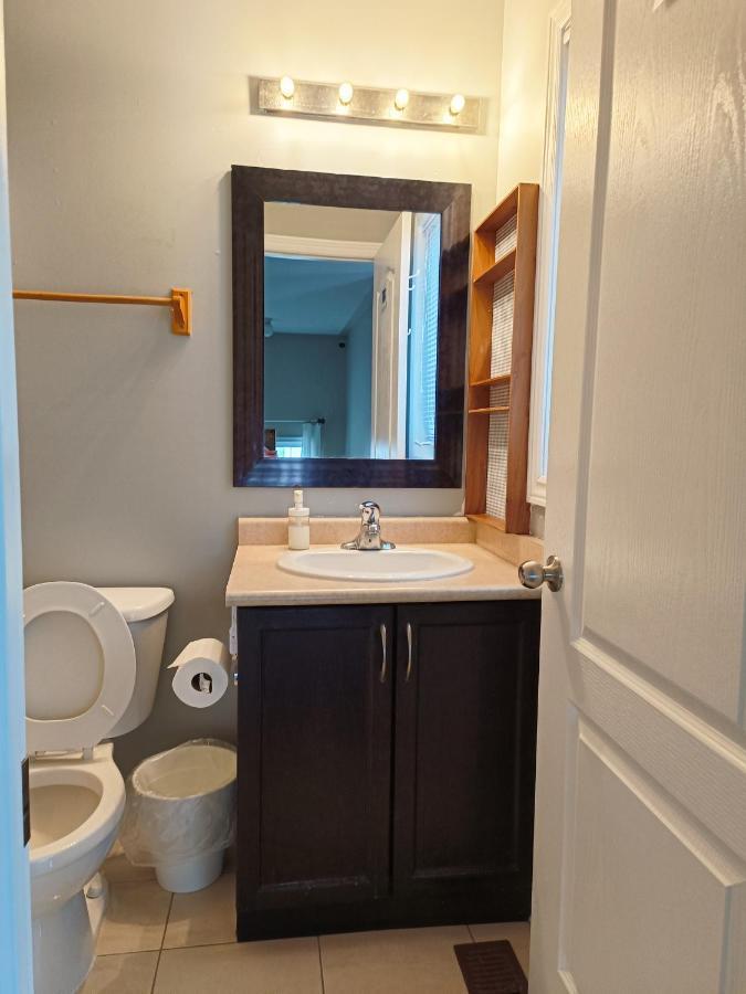 Affordable Room With Free Parking In Newmarket On Exterior foto